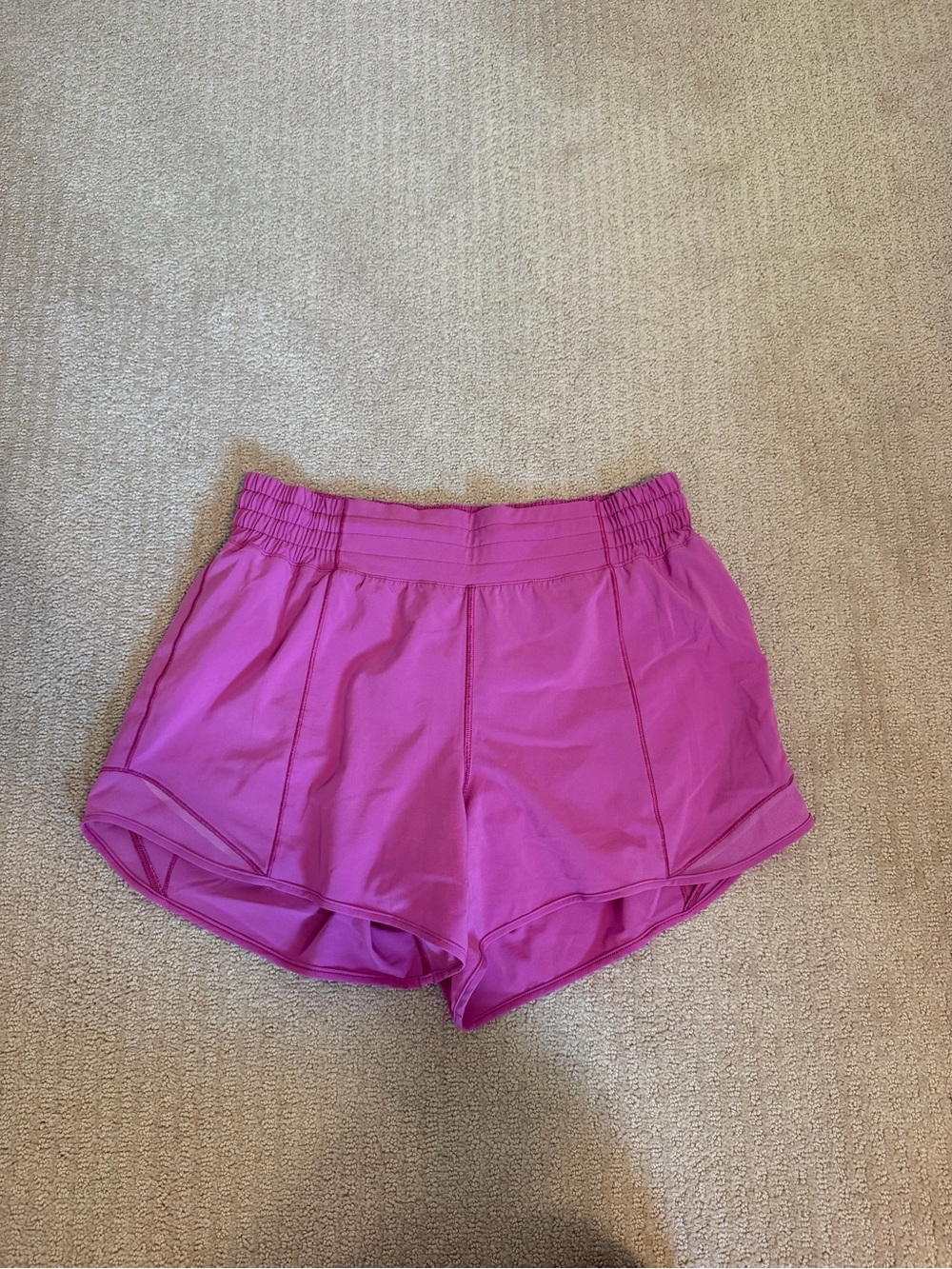 Women’s Lululemon High Rise Hotty Hot 4 in short